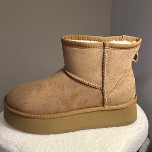 Steve Madden ( enchanting ) Tan Suede Platform Ankle Boots size 10
